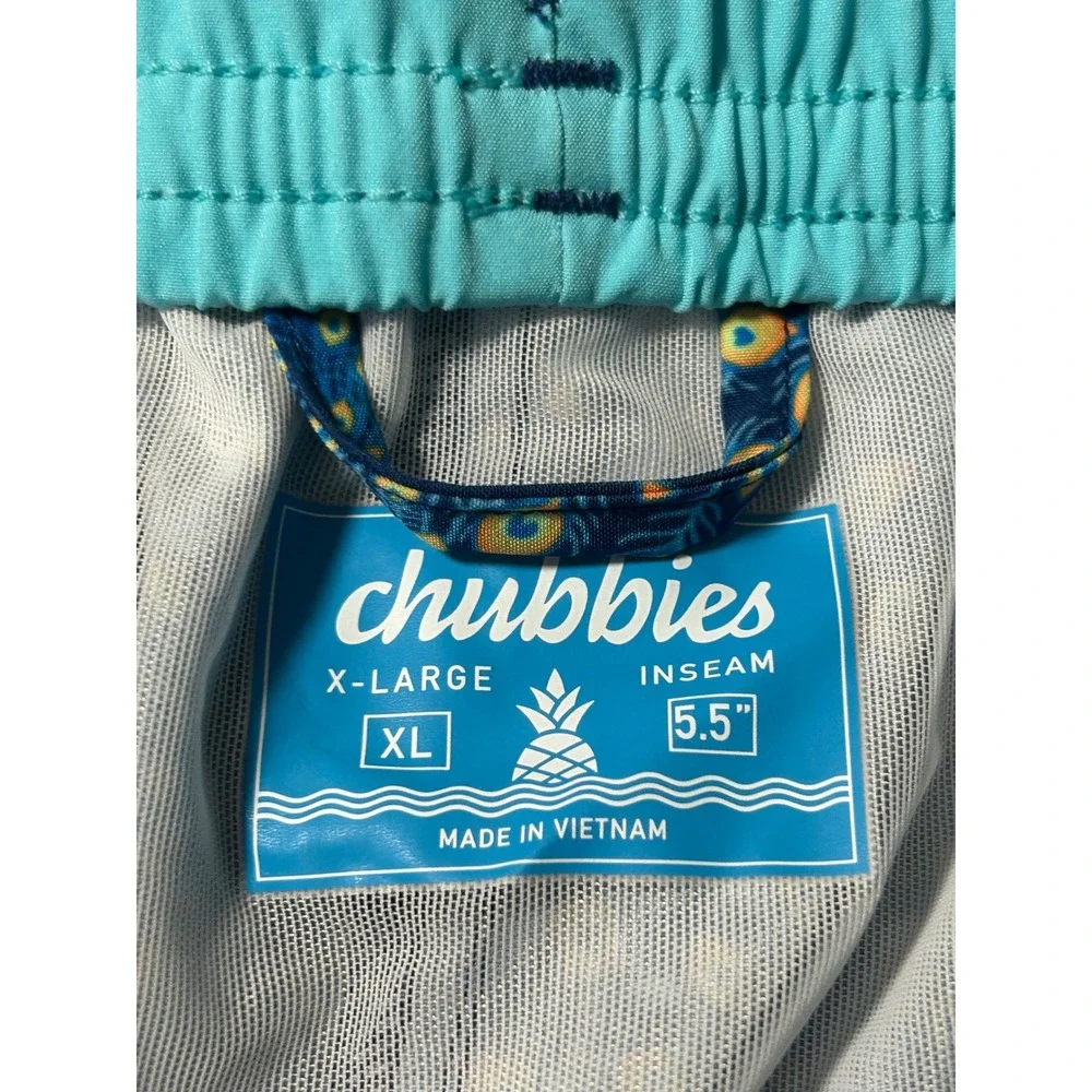 Chubbies Mens XL The Peacocking 5.5 Inch Swim Trunks Blue Feather Print Shorts